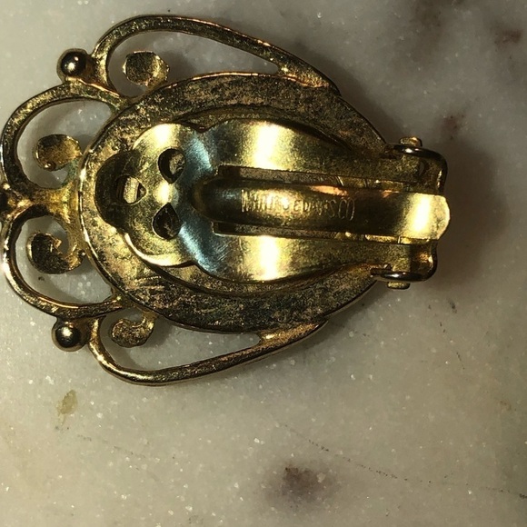 vintage Whiting Davis Clip Earrings Brown Gold Glowing Cameo Signed 1.1” - Picture 4 of 5